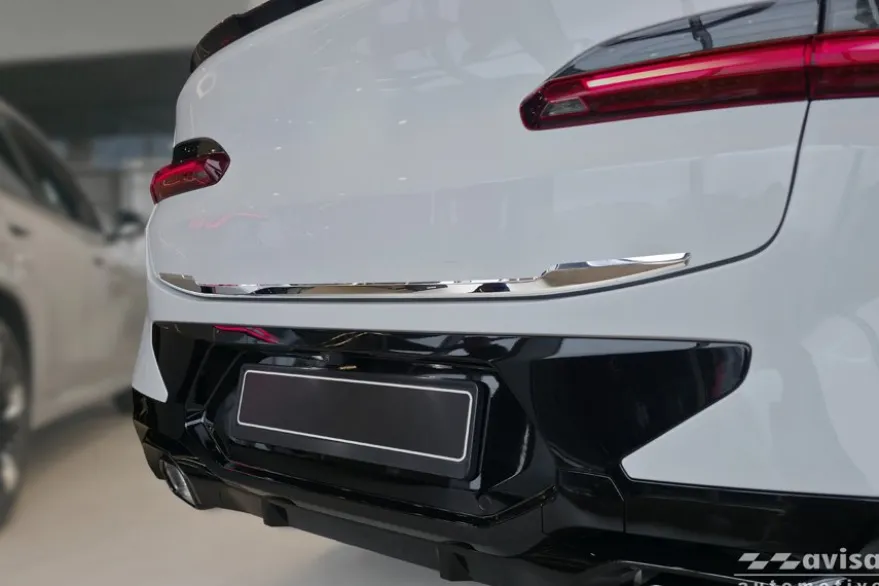 Dekorlist baklucka BMW X4 G02 LCI 2021– Krom