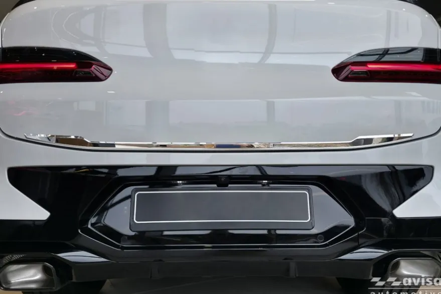 Dekorlist baklucka BMW X4 G02 LCI 2021– Krom