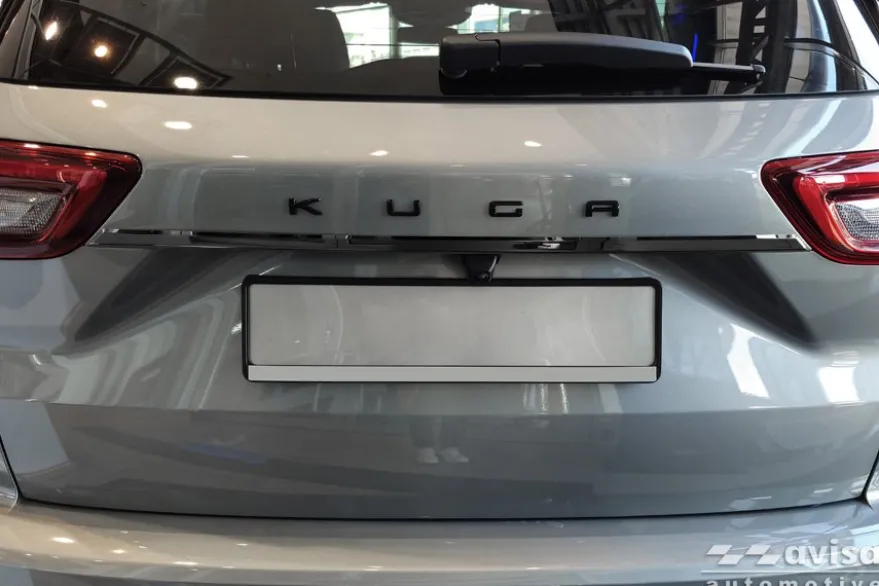 Dekorlist baklucka Ford Kuga III 2019– Blank Svart