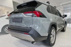 Dekorlist baklucka Toyota RAV4 V XA50 / Hybrid PHEV GR 2018– Blank Svart