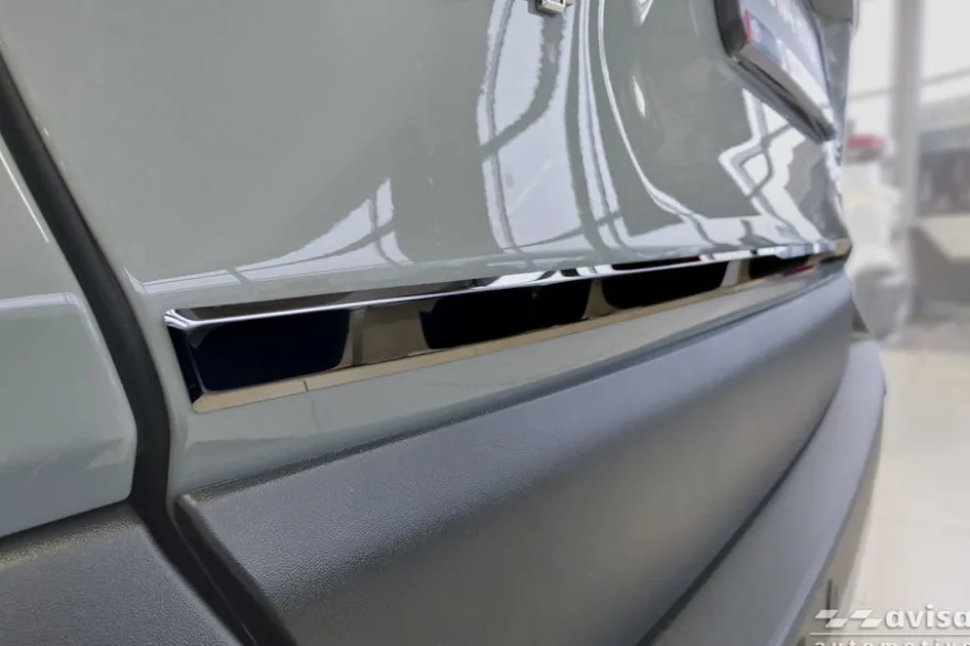 Dekorlist baklucka Toyota RAV4 V XA50 / Hybrid PHEV GR 2018– Blank Svart