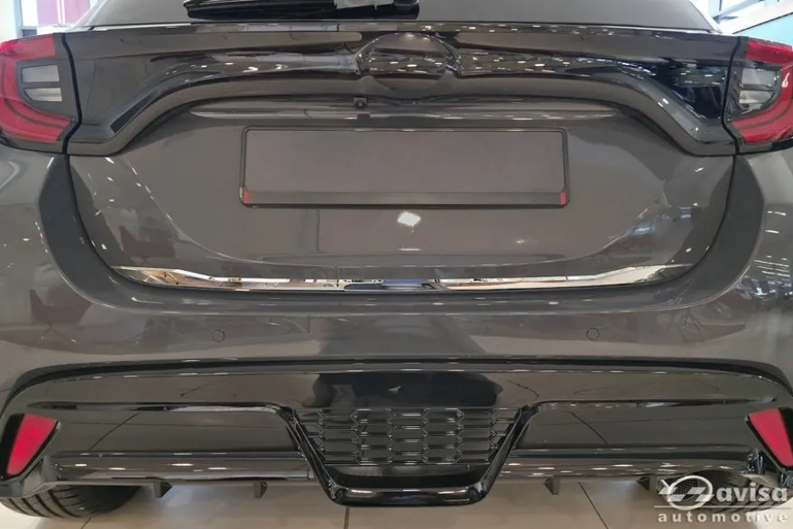 Dekorlist baklucka Toyota Yaris IV 5D 2020– Krom
