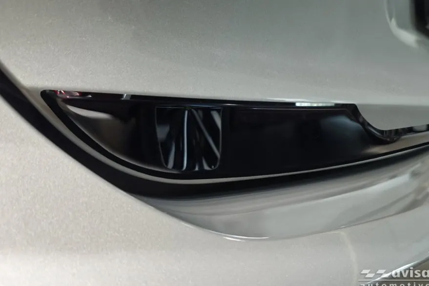 Dekorlist baklucka Volvo V90 II / V90 Cross Country 2016– Blank Svart