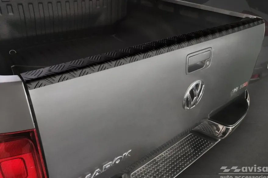 Lastskydd För Bakläm Mattsvart Aluminium Durkplåt till VW Amarok 2010-2021