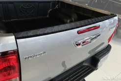 Lastskydd För Bakläm Mattsvart Aluminium Durkplåt Toyota Hilux VIII 2020->