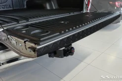 Lastskydd För Bakläm Mattsvart Aluminium Durkplåt Toyota Hilux VIII 2020-><noscript><img width=
