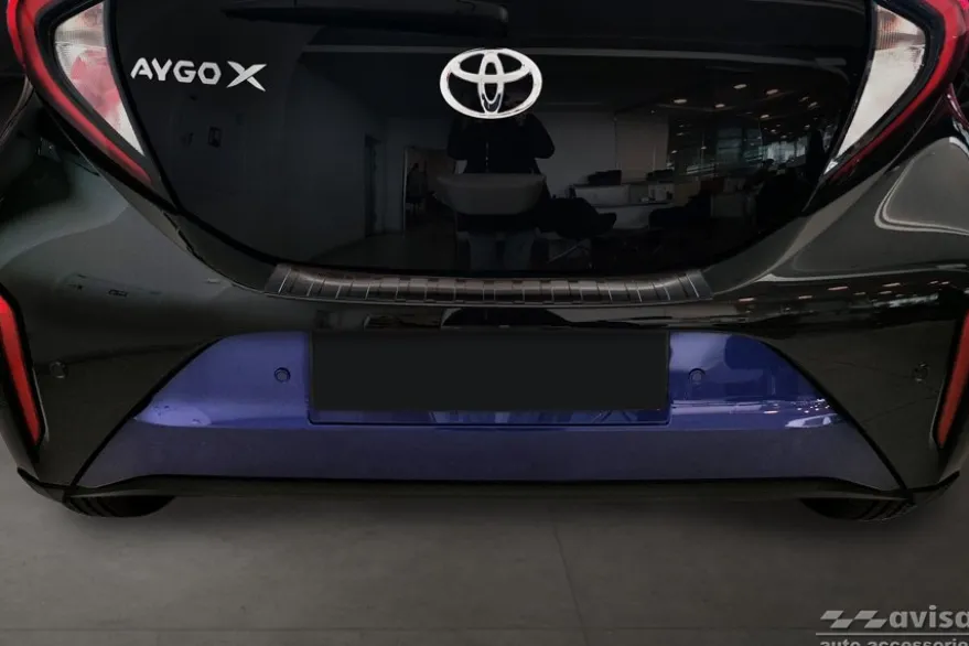 Lastskydd Rostfri Borstad Metall Svart Toyota Aygo X 2022->