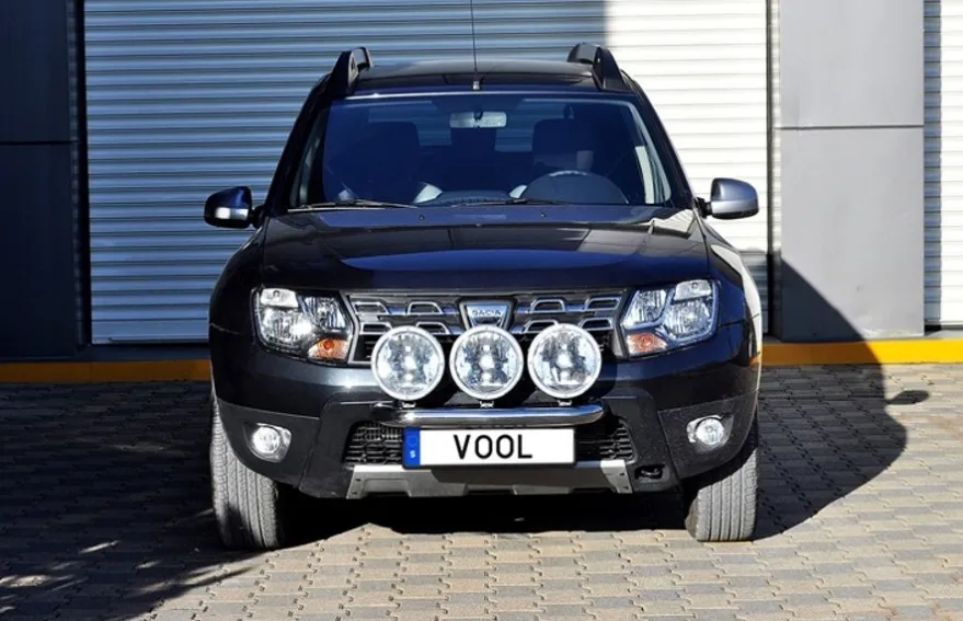 Modellanpassad Voolbar Ljusbåge till Dacia Duster 2014- Fästen för 2 extraljus
