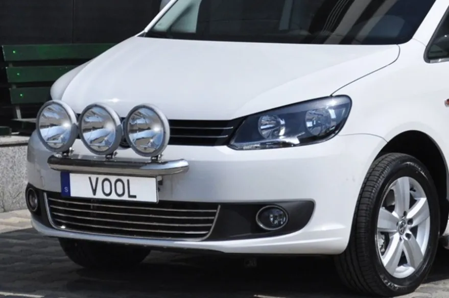 Modellanpassad Voolbar Ljusbåge till VW Caddy 2011-2015 Fästen för 2 extraljus